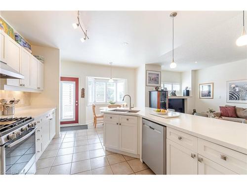 2484 Capilano Crescent, Oakville, ON - Indoor Photo Showing Kitchen With Upgraded Kitchen