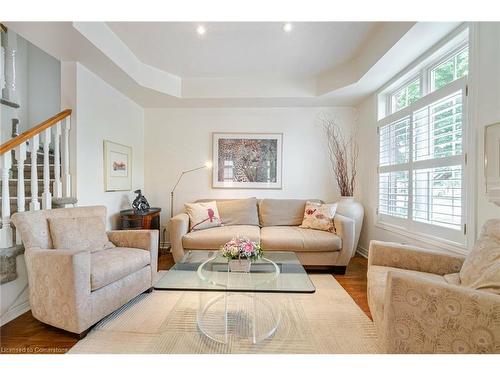 2484 Capilano Crescent, Oakville, ON - Indoor Photo Showing Living Room