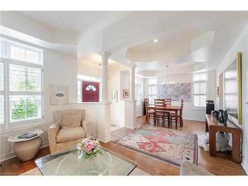 2484 Capilano Crescent, Oakville, ON - Indoor Photo Showing Living Room