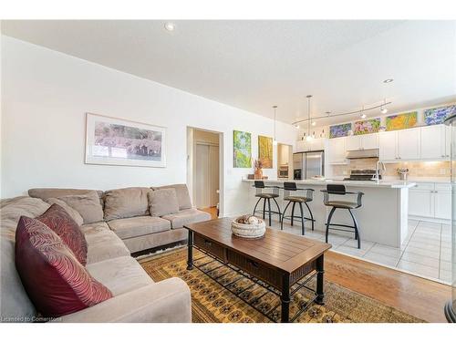 2484 Capilano Crescent, Oakville, ON - Indoor Photo Showing Living Room