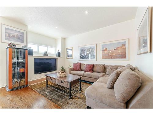 2484 Capilano Crescent, Oakville, ON - Indoor Photo Showing Living Room