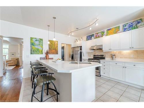 2484 Capilano Crescent, Oakville, ON - Indoor Photo Showing Kitchen With Upgraded Kitchen