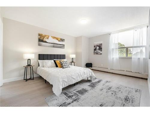 319-551 The West Mall, Toronto, ON - Indoor Photo Showing Bedroom