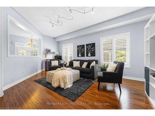 110 Pappain Crescent, Brampton, ON - Indoor Photo Showing Living Room