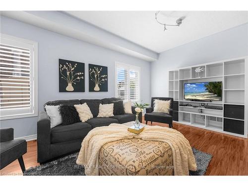 110 Pappain Crescent, Brampton, ON - Indoor Photo Showing Living Room