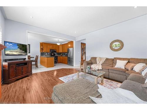 110 Pappain Crescent, Brampton, ON - Indoor Photo Showing Living Room