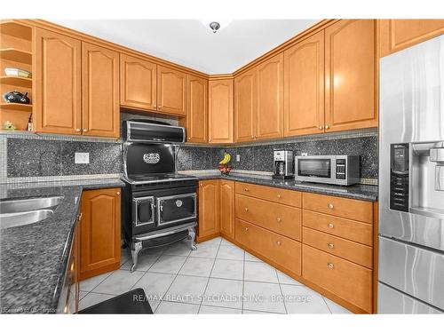 110 Pappain Crescent, Brampton, ON - Indoor Photo Showing Kitchen With Double Sink