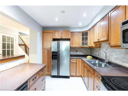 86-60 Hanson Road, Mississauga, ON - Indoor Photo Showing Kitchen With Double Sink