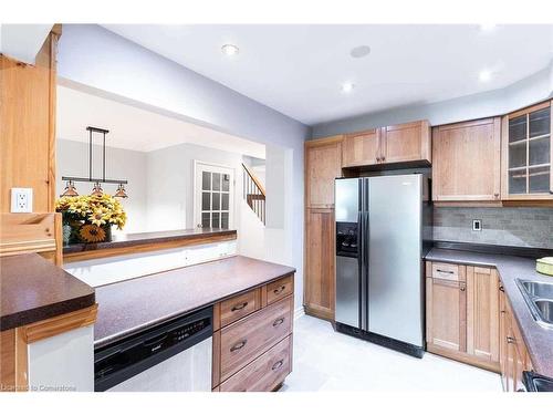 86-60 Hanson Road, Mississauga, ON - Indoor Photo Showing Kitchen With Double Sink