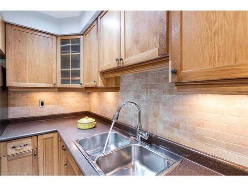 86-60 Hanson Road, Mississauga, ON - Indoor Photo Showing Kitchen With Double Sink