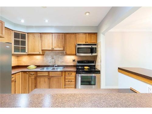 86-60 Hanson Road, Mississauga, ON - Indoor Photo Showing Kitchen With Double Sink