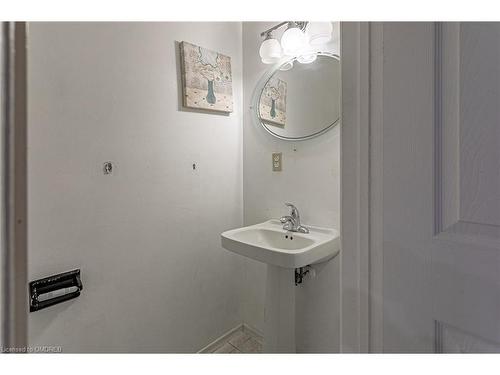 1128 Southdale Road, London, ON - Indoor Photo Showing Bathroom