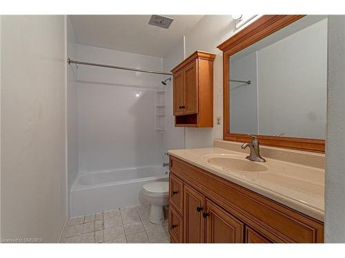 1128 Southdale Road, London, ON - Indoor Photo Showing Bathroom