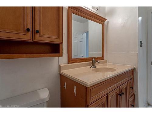 1128 Southdale Road, London, ON - Indoor Photo Showing Bathroom