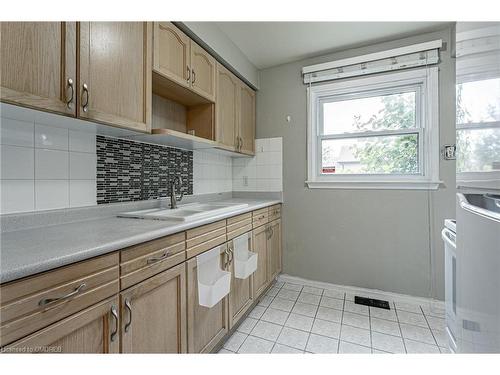 1128 Southdale Road, London, ON - Indoor Photo Showing Kitchen