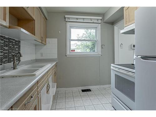 1128 Southdale Road, London, ON - Indoor Photo Showing Kitchen