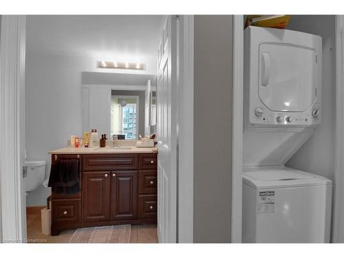 2303-335 Rathburn Road, Mississauga, ON - Indoor Photo Showing Laundry Room