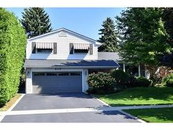 615 Cherrywood Drive  Burlington, ON L7T 3W9