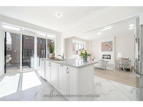 27 Lippa Drive, Caledon, ON - Indoor Photo Showing Kitchen