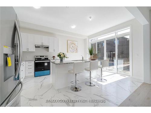 27 Lippa Drive, Caledon, ON - Indoor Photo Showing Kitchen