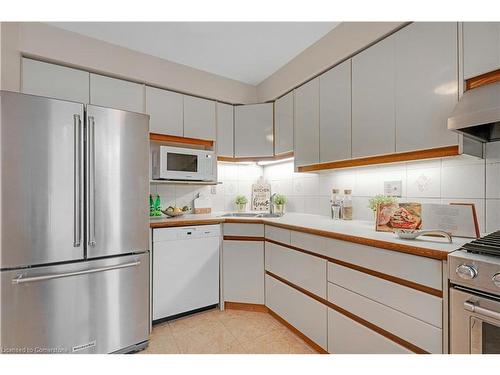 27-2020 South Millway, Mississauga, ON - Indoor Photo Showing Kitchen