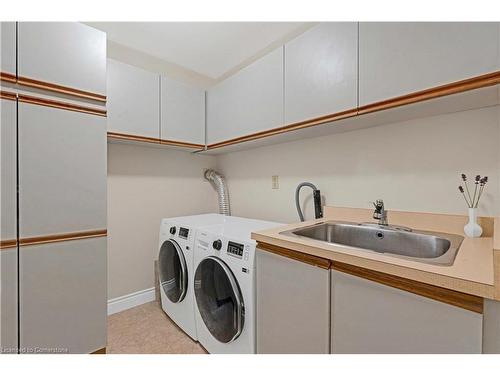 27-2020 South Millway, Mississauga, ON - Indoor Photo Showing Laundry Room