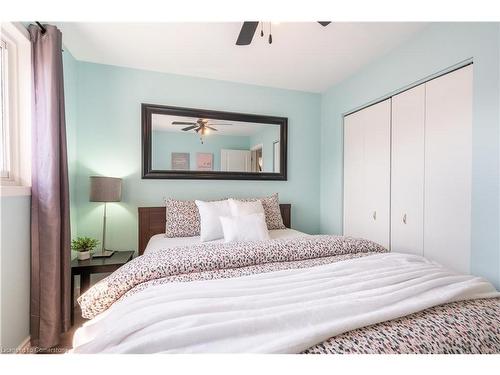 5290 Joel Avenue, Burlington, ON - Indoor Photo Showing Bedroom