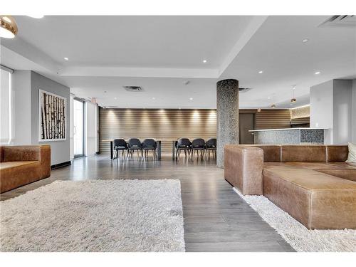 105-85 Duke Street W, Kitchener, ON - Indoor Photo Showing Living Room