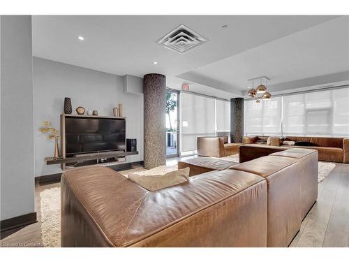 105-85 Duke Street W, Kitchener, ON - Indoor Photo Showing Living Room