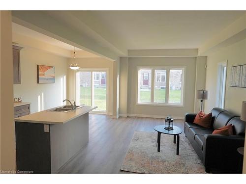 22 Bur Oak Drive, Thorold, ON - Indoor Photo Showing Living Room