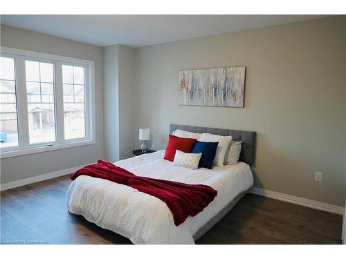 22 Bur Oak Drive, Thorold, ON - Indoor Photo Showing Bedroom