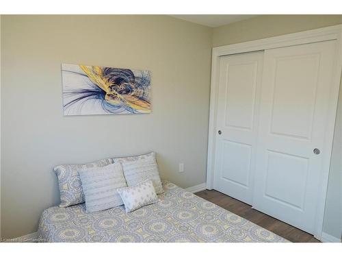 22 Bur Oak Drive, Thorold, ON - Indoor Photo Showing Bedroom