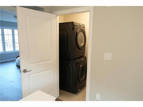 22 Bur Oak Drive, Thorold, ON - Indoor Photo Showing Laundry Room