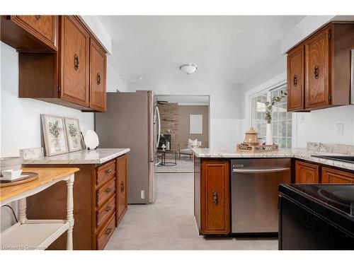 1209 Melton Drive, Mississauga, ON - Indoor Photo Showing Kitchen