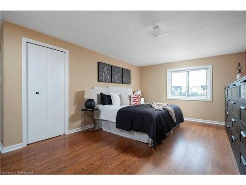 1209 Melton Drive, Mississauga, ON - Indoor Photo Showing Bedroom