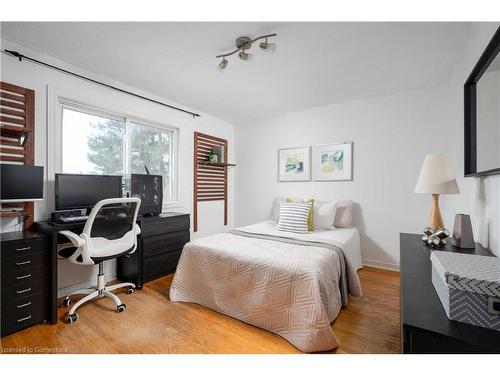 1209 Melton Drive, Mississauga, ON - Indoor Photo Showing Bedroom