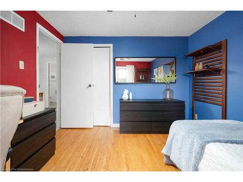 1209 Melton Drive, Mississauga, ON - Indoor Photo Showing Bedroom