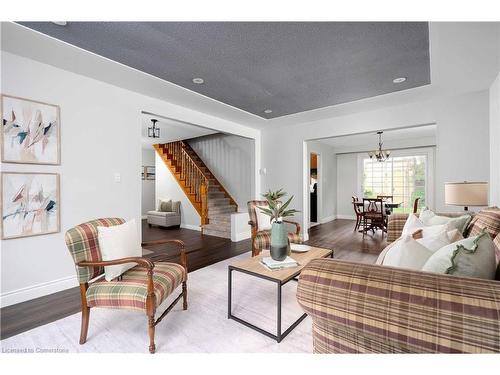 1209 Melton Drive, Mississauga, ON - Indoor Photo Showing Living Room