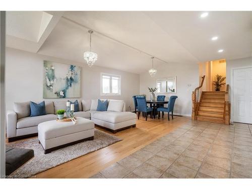 1 Resolute Drive, Hamilton, ON - Indoor Photo Showing Living Room