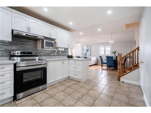 1 Resolute Drive, Hamilton, ON - Indoor Photo Showing Kitchen With Upgraded Kitchen