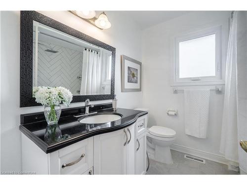 1 Resolute Drive, Hamilton, ON - Indoor Photo Showing Bathroom