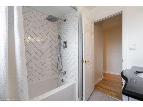 1 Resolute Drive, Hamilton, ON - Indoor Photo Showing Bathroom