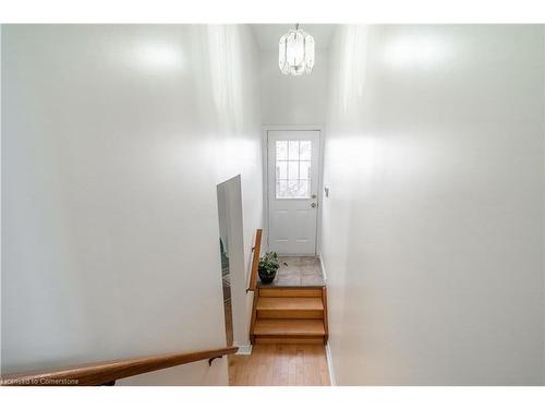 1 Resolute Drive, Hamilton, ON - Indoor Photo Showing Other Room