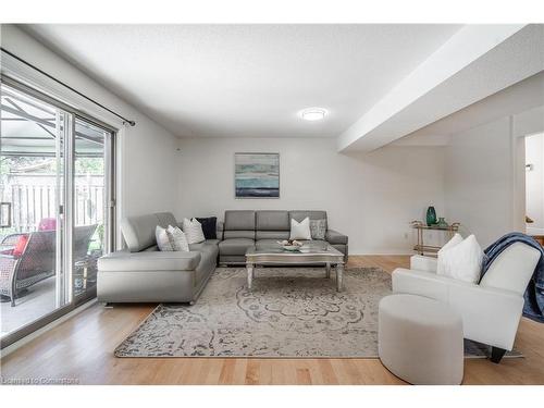 1 Resolute Drive, Hamilton, ON - Indoor Photo Showing Living Room