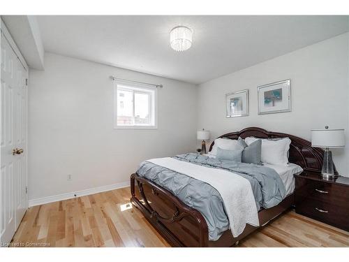 1 Resolute Drive, Hamilton, ON - Indoor Photo Showing Bedroom