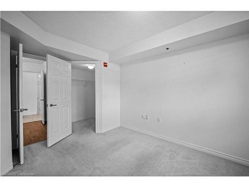 1215-100 Burloak Drive, Burlington, ON - Indoor Photo Showing Other Room