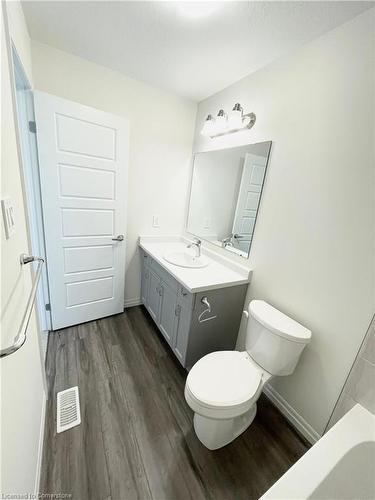 40 Faith Street, Cambridge, ON - Indoor Photo Showing Bathroom