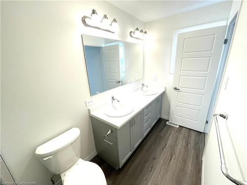 40 Faith Street, Cambridge, ON - Indoor Photo Showing Bathroom