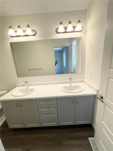 40 Faith Street, Cambridge, ON - Indoor Photo Showing Bathroom