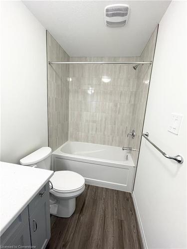 40 Faith Street, Cambridge, ON - Indoor Photo Showing Bathroom